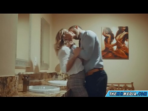 ❤️ Cuando una rubia tetona te seduce en un baño público ❤️❌ Porno casero en es.fulldesisex.ru ❌️